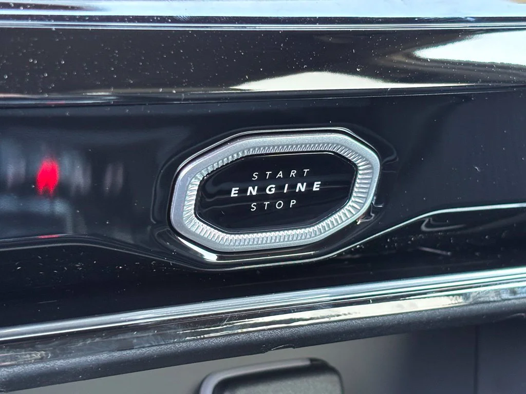 New 2027 Gray Jeep Laredo Altitude image 19