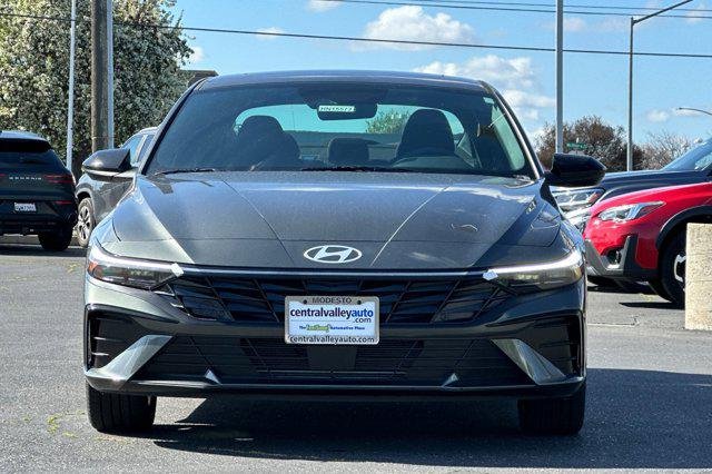 New 2026 Amazon Gray Hyundai SEL Sport Premium image 9