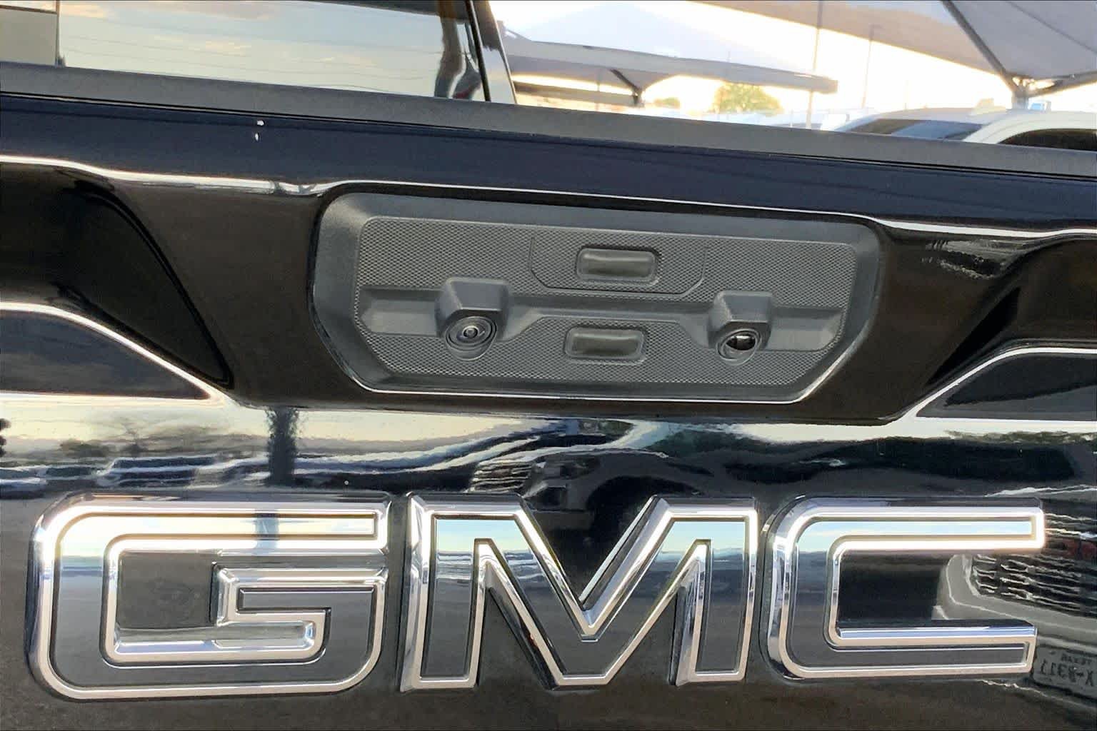 Used 2025 Onyx Black GMC Denali Ultimate image 31
