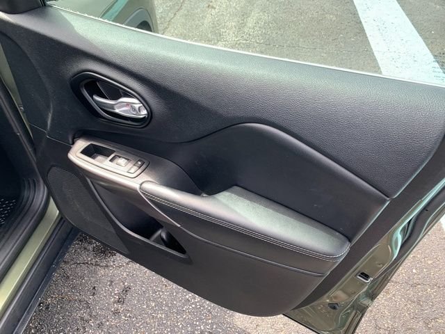 Used 2021 Green Jeep Latitude Lux image 14