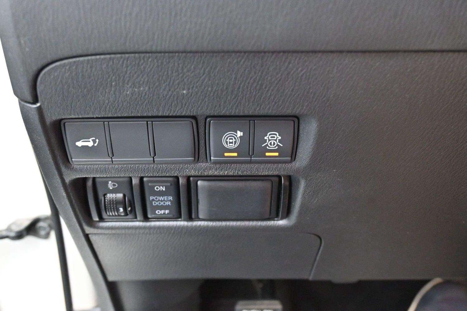 Used 2019 Pearl White Tricoat Nissan SL image 22
