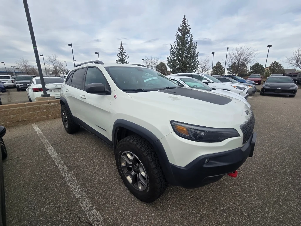 Used 2019 Pearl White Pearlcoat Jeep Trailhawk image 28