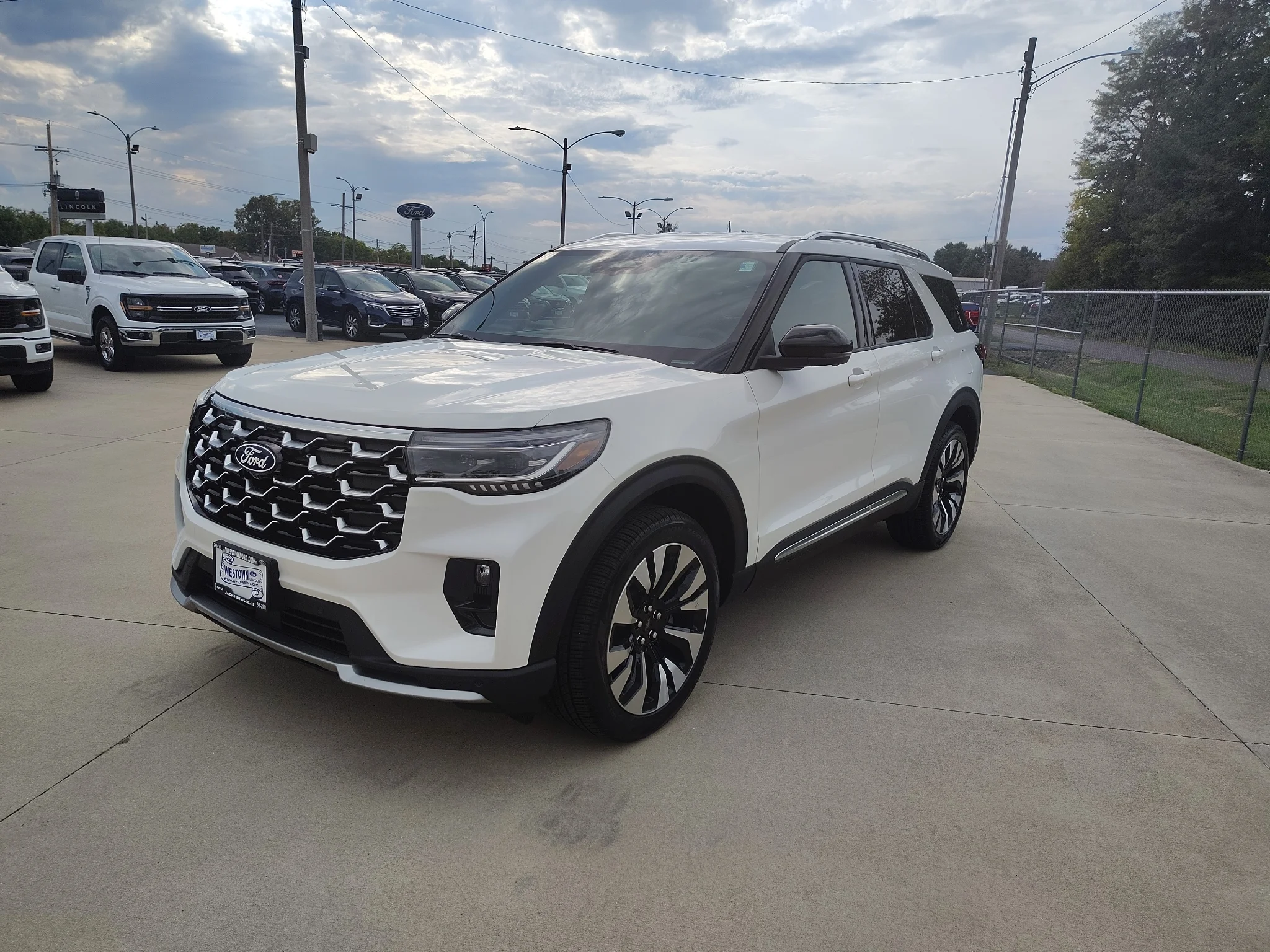 New 2027 Star White Metallic Tri-Coat Ford Platinum™ image 8