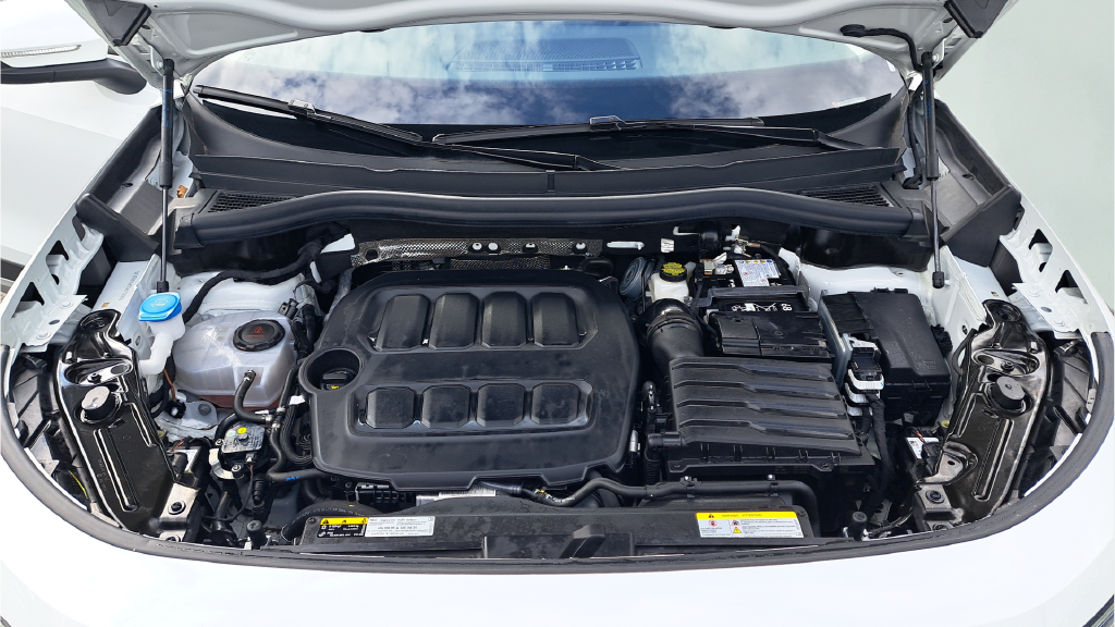 Used 2026 White Volkswagen SE image 27