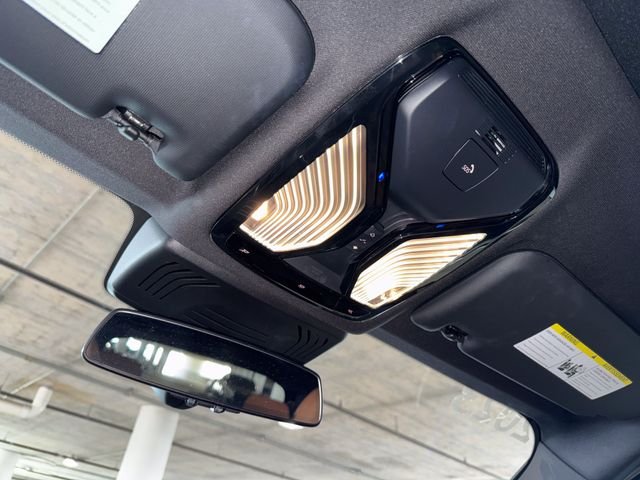Used 2023 Black Sapphire Metallic BMW sDrive30i image 31
