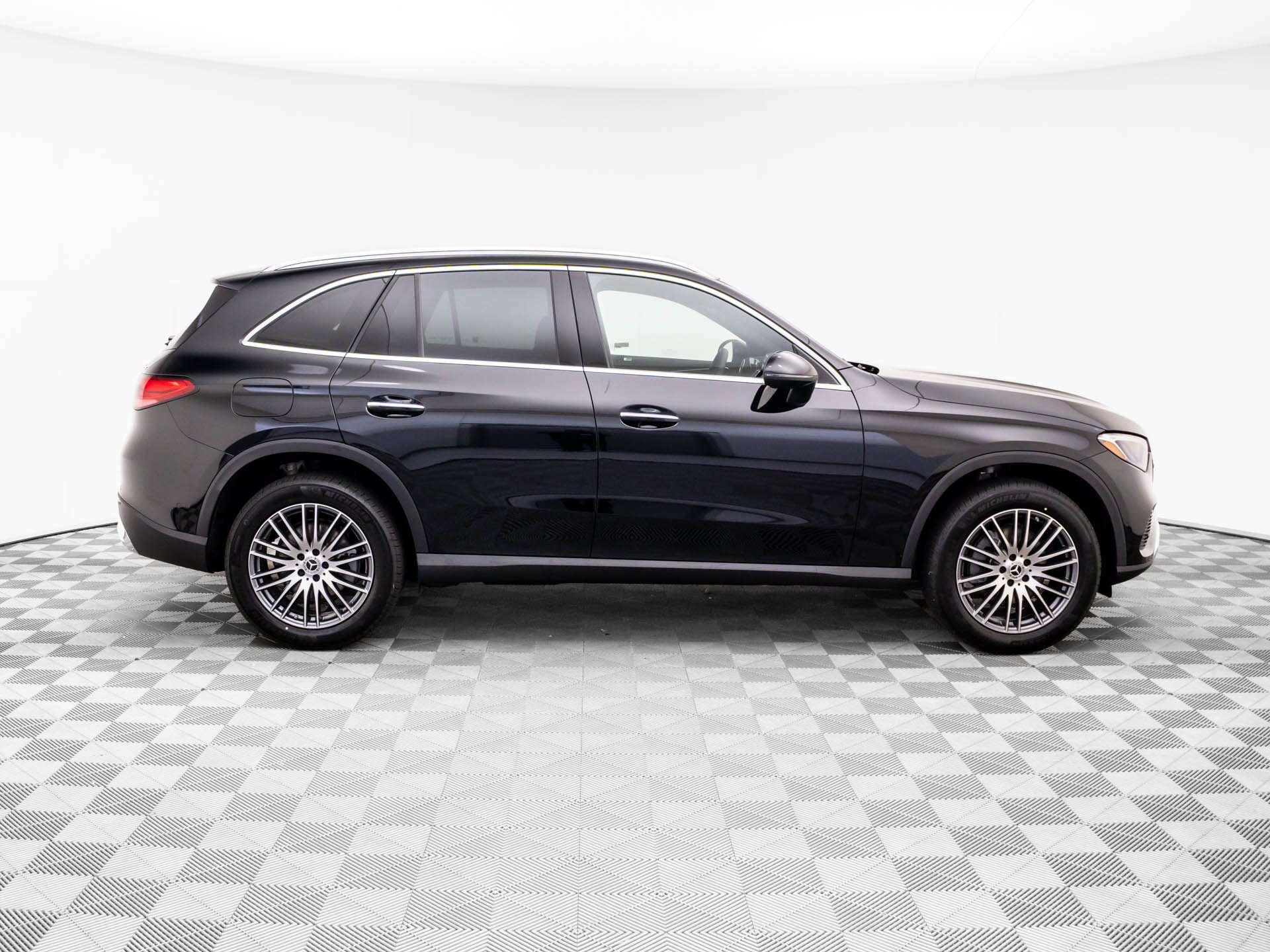 Used 2026 Black Mercedes-Benz GLC 300 image 7