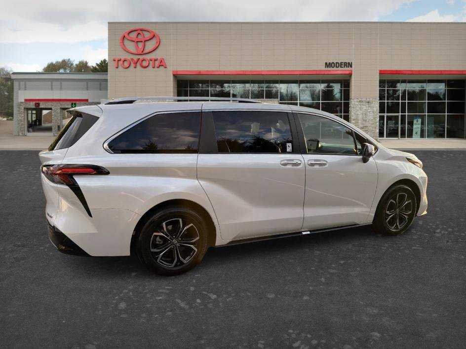 Used 2026 Wind Chill Pearl Toyota Platinum image 5
