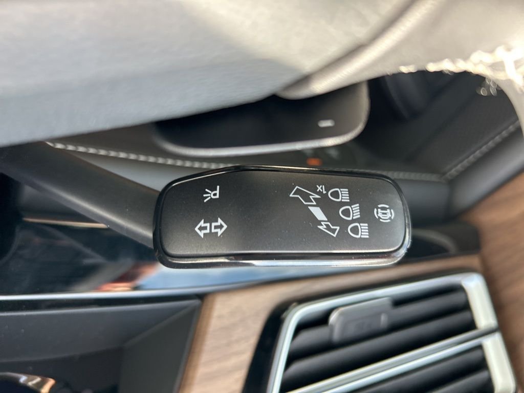 New 2026 White/off-white Volkswagen SE w/Technology image 29