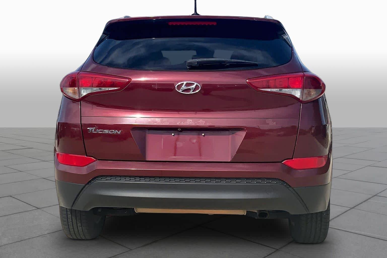 Used 2017 Ruby Wine Hyundai SE image 5