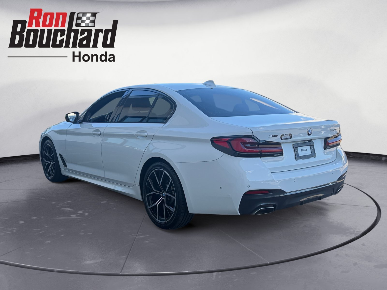 Used 2023 Alpine White BMW 540i xDrive image 4