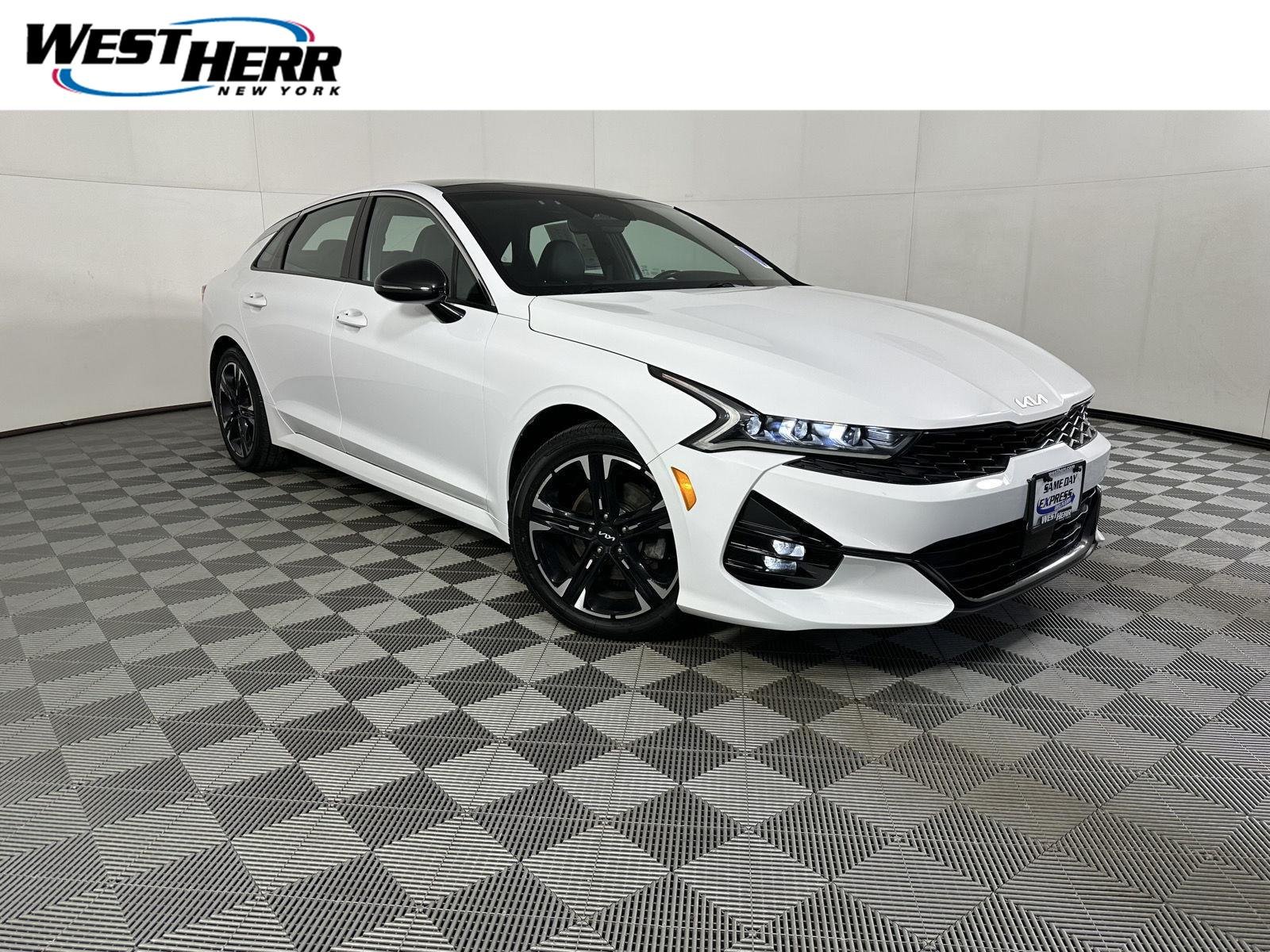 Used 2023 Glacial White Pearl Kia GT-Line image 1