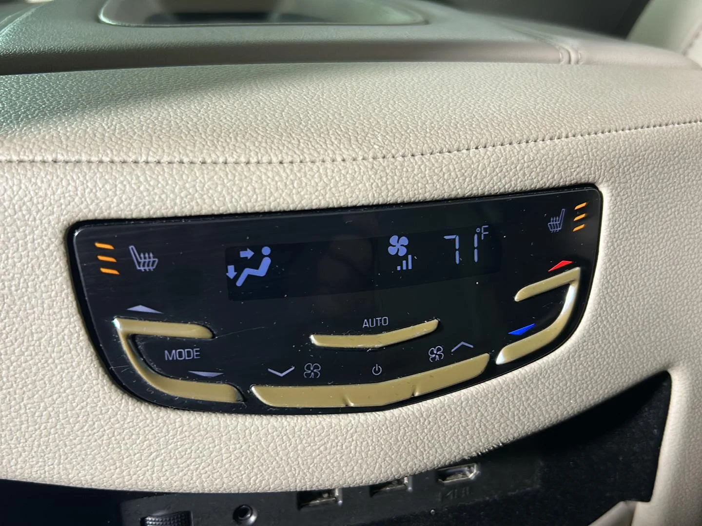Used 2020 Shadow Metallic Cadillac Premium Luxury image 46