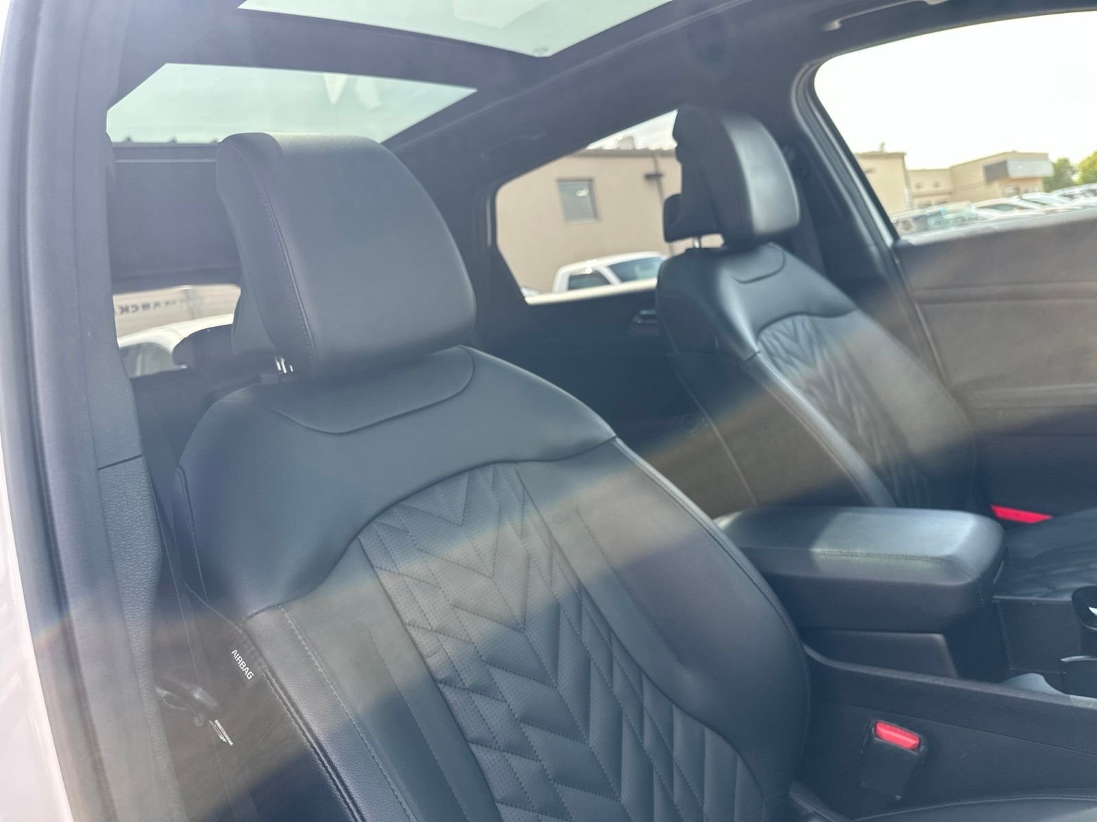 Used 2023 White Kia X-Pro image 40