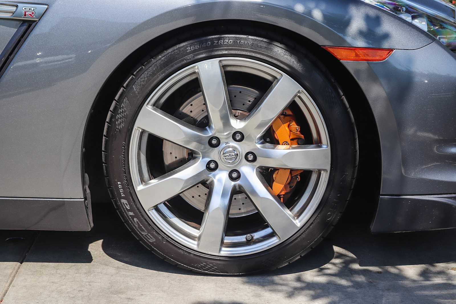 Used 2009 Gun Metallic Nissan Premium image 9
