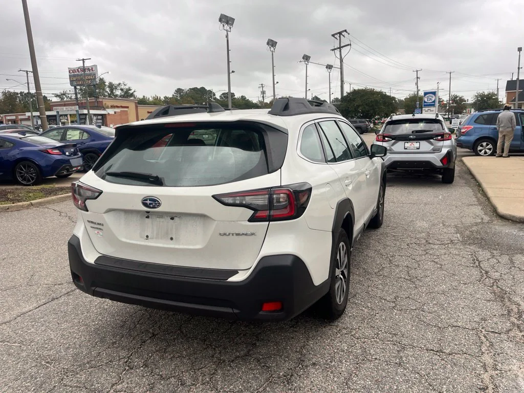 Used 2025 White Subaru 2.5i image 4
