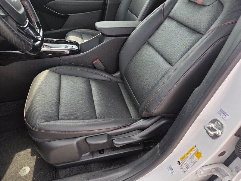 Used 2025 White Chevrolet 2RS image 10