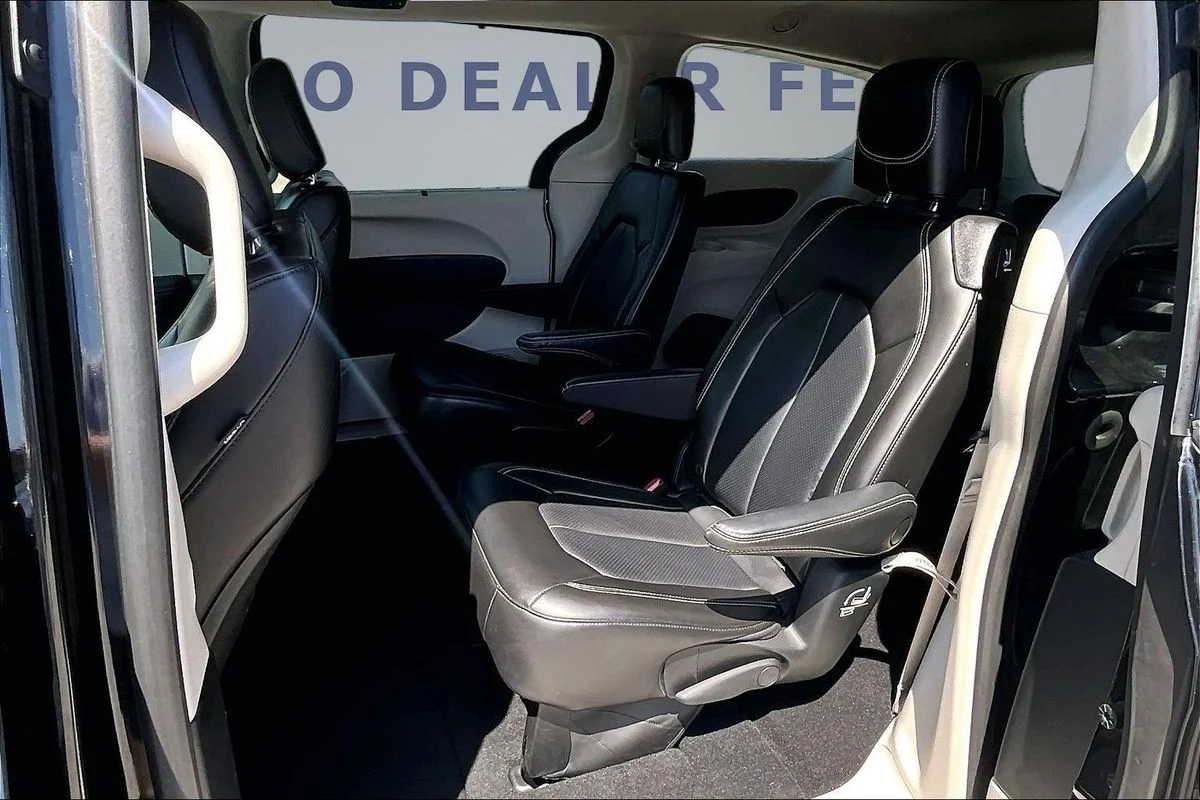 Used 2023 Black Chrysler Touring L image 22