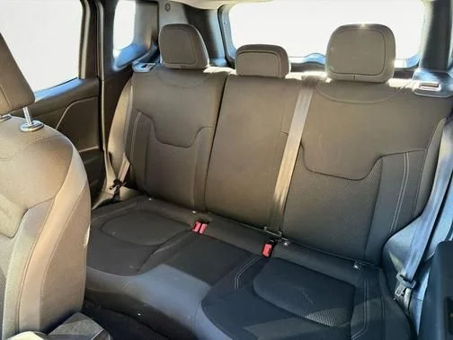 Used 2023 Gray Jeep Altitude image 13
