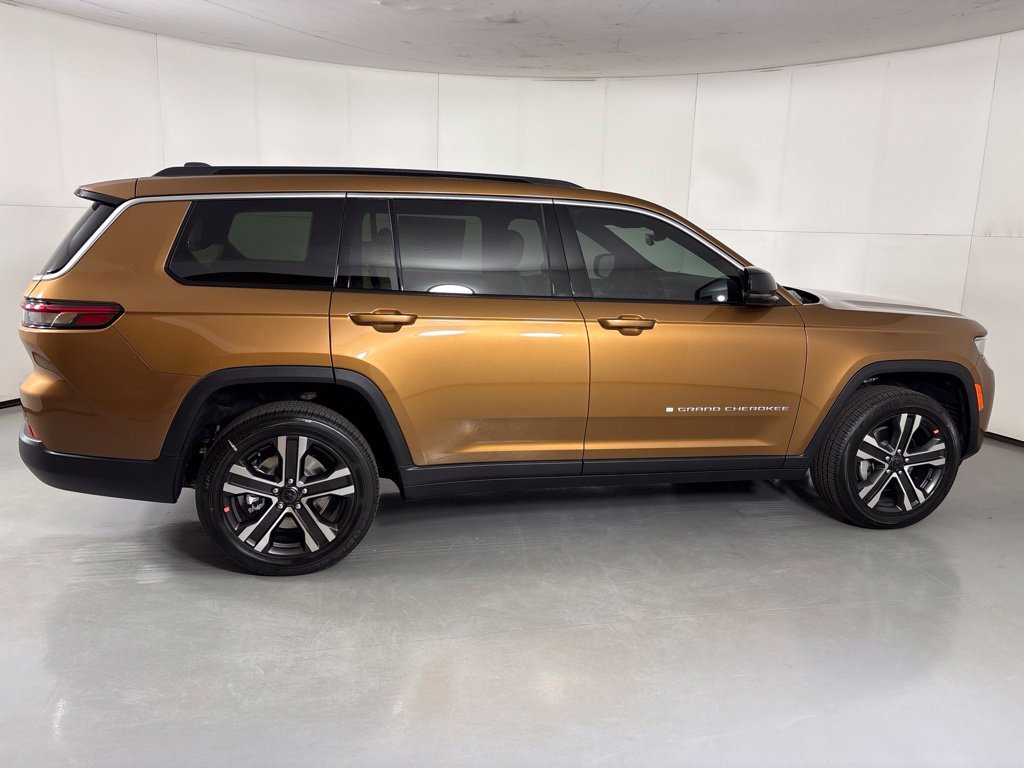 New 2027 Copper Shino Metallic Clearcoat Jeep Limited image 9