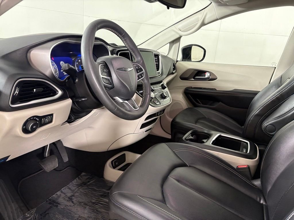 Used 2024 White Chrysler Touring L image 23