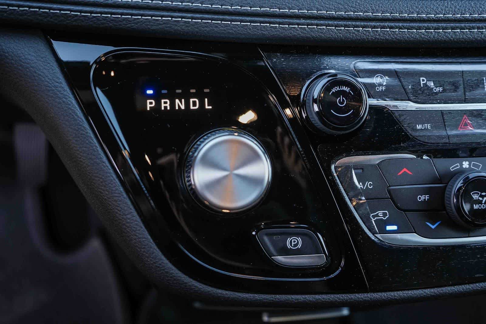 New 2026 Diamond Black Crystal Pearl-Coat Exterior Paint Chrysler Select image 22