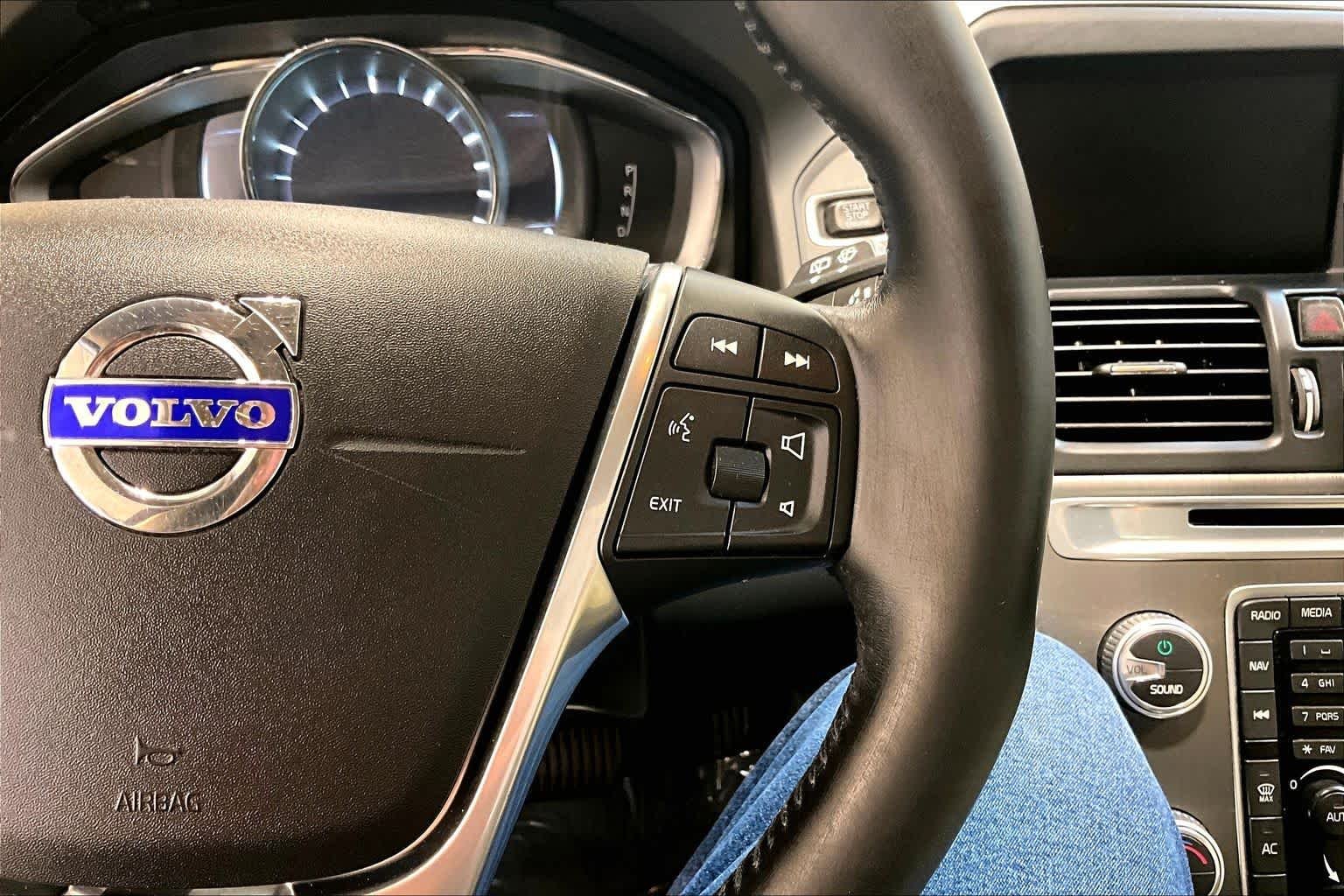 Used 2016 Magic Blue Metallic Volvo T6 Drive-E image 24
