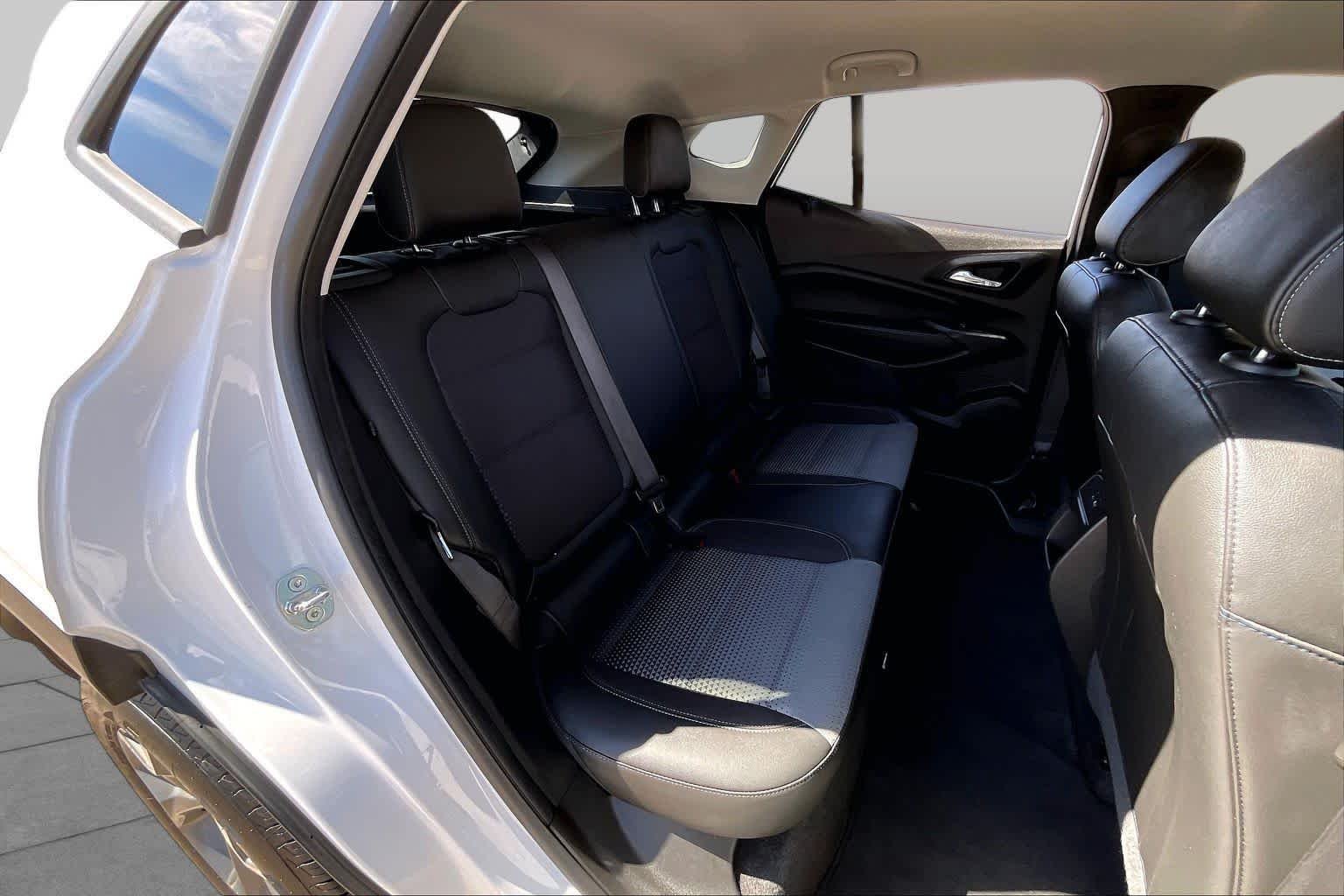 Used 2024 Summit White Chevrolet LT image 19