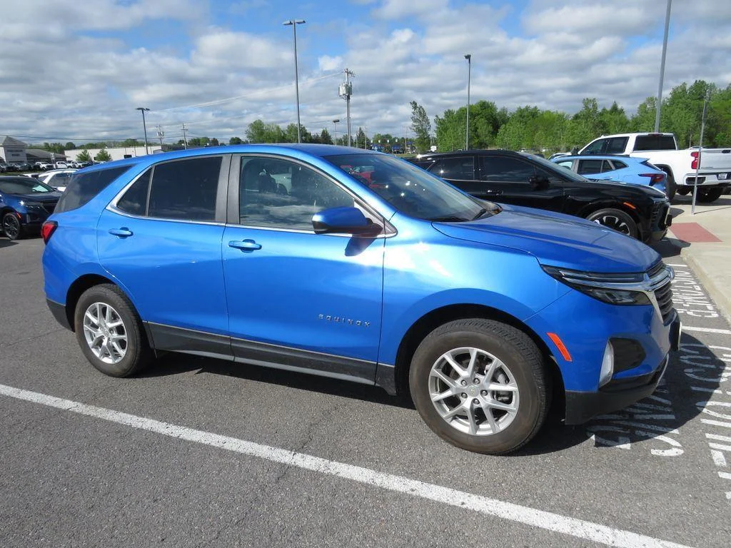 Used 2024 Riptide Blue Chevrolet LT image 3