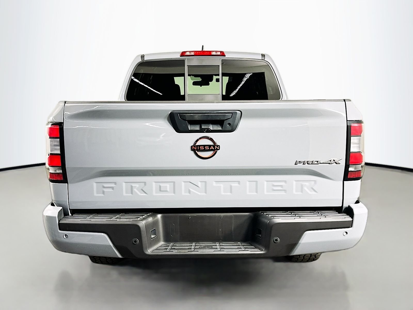 Used 2022 Boulder Gray Pearl Nissan PRO-4X image 6