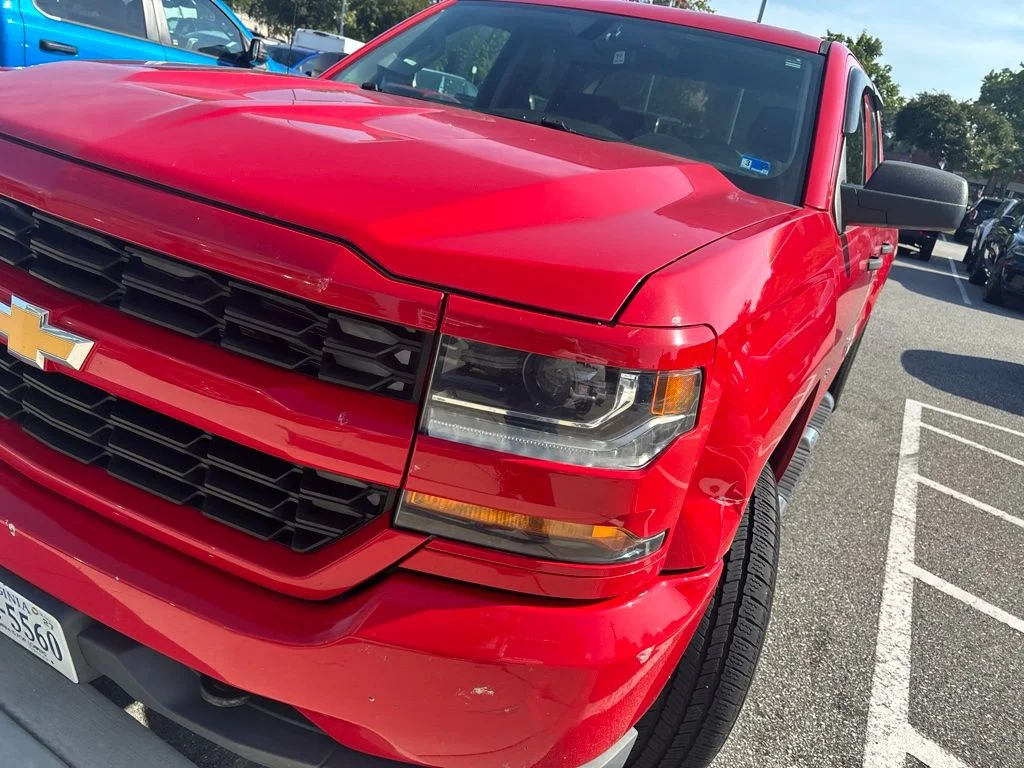 Used 2016 Red Chevrolet Custom image 6