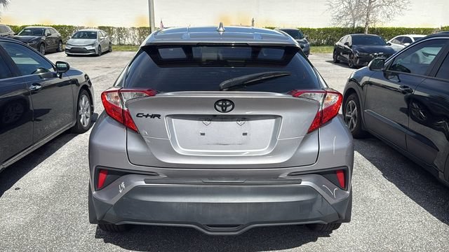 Used 2020 Silver Toyota LE image 5