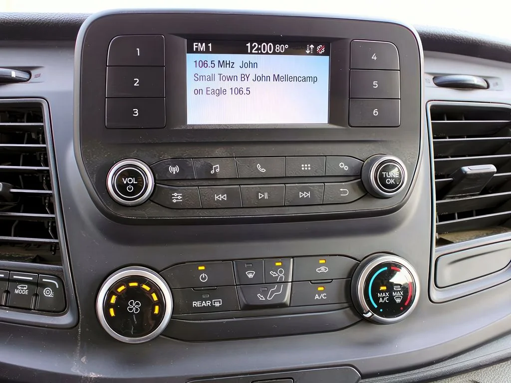 2021 Ford Transit Passenger Van XLT - Photo 18