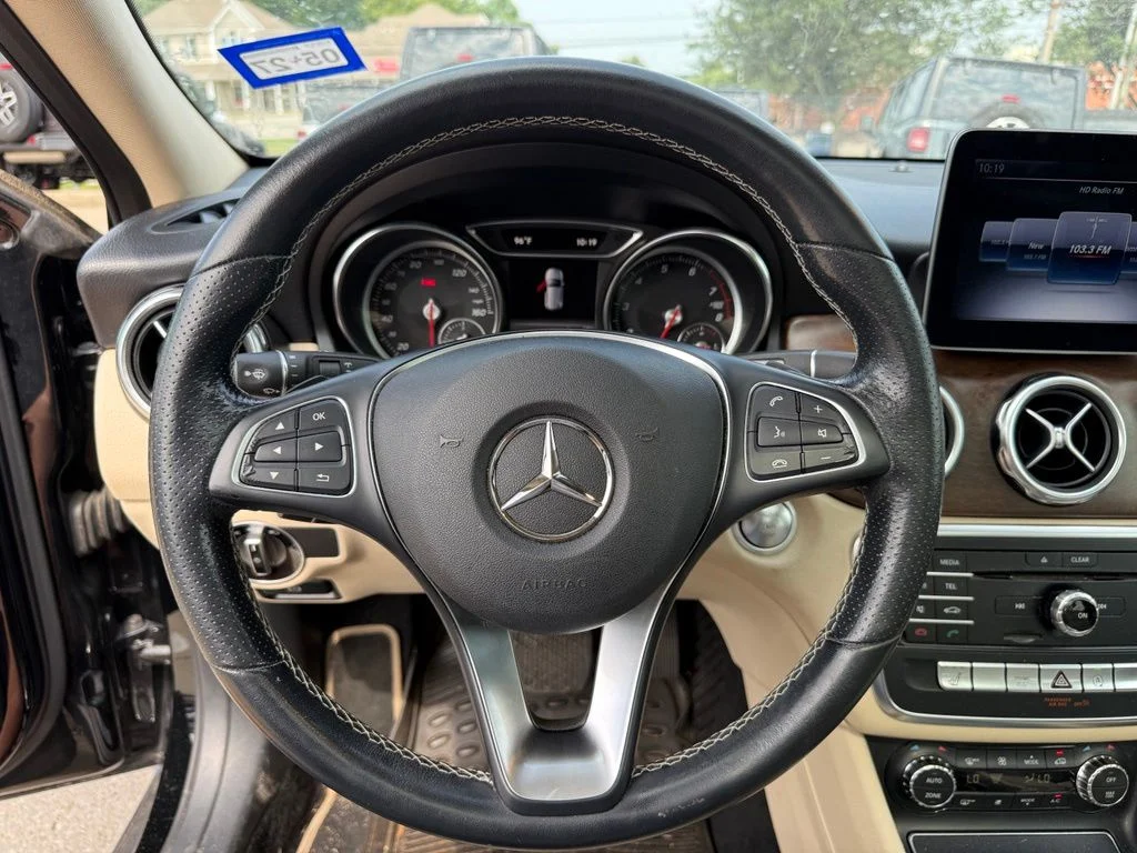 Used 2019 Black Mercedes-Benz GLA 250 image 13