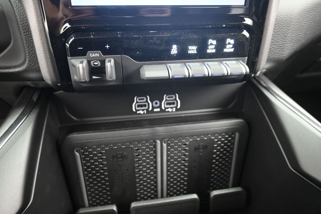 New 2026 Silver-Zynith Exterior Paint RAM Laramie image 24