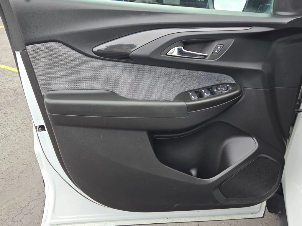 Used 2023 White Chevrolet LT image 18