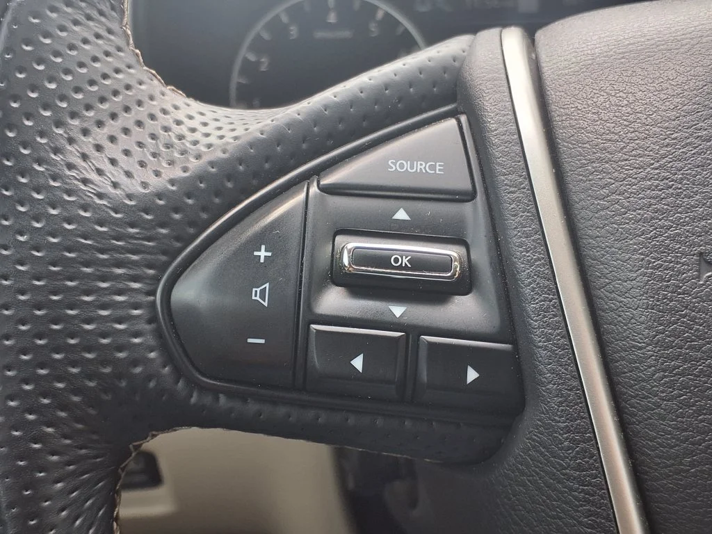 Used 2021 White Nissan Platinum image 21