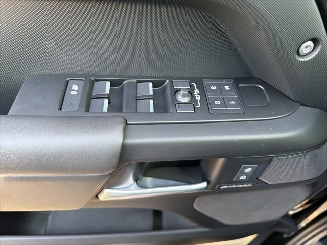 2025 Land Rover Defender S - Photo 25