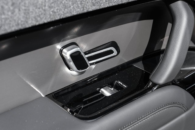 New 2027 Charente Grey Land Rover SE image 50