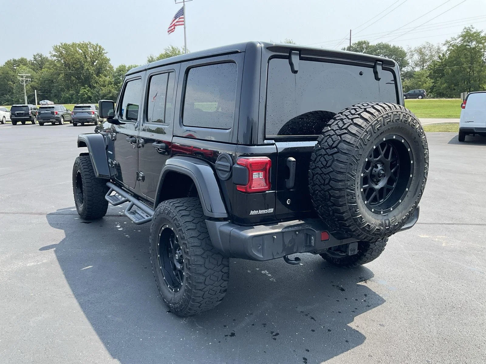 Used 2018 Black Clearcoat Jeep Sahara image 8