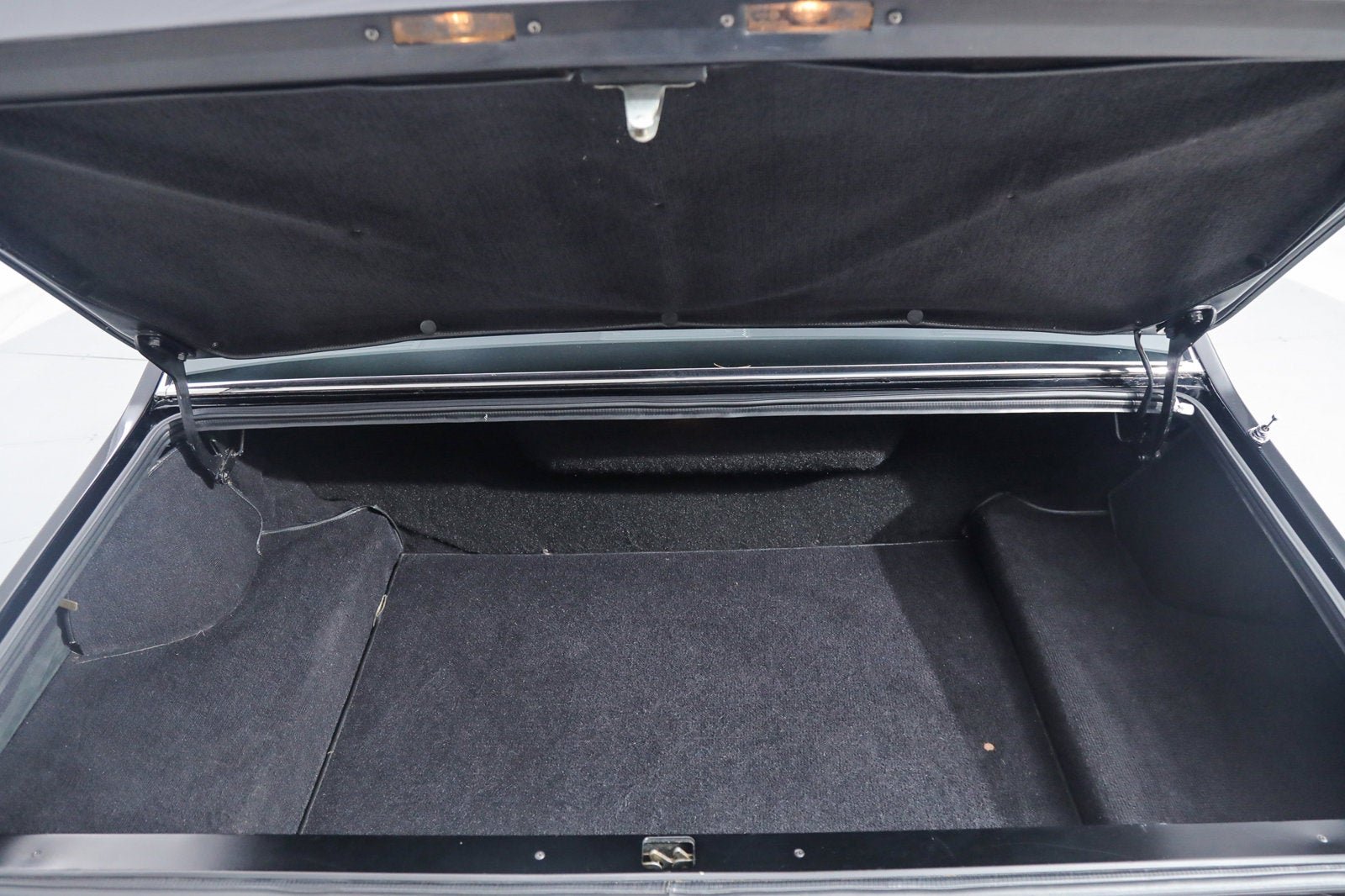 Used 1983 Nero Ferrari  image 34