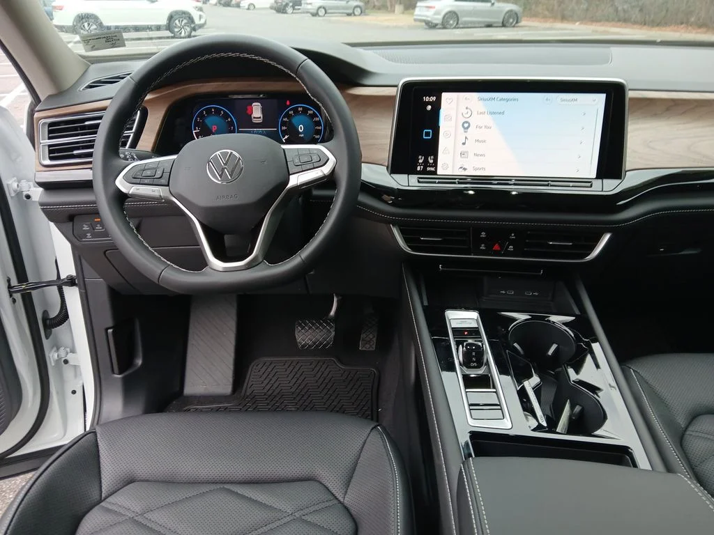 New 2026 White Volkswagen 2.0T SE w/Technology image 13