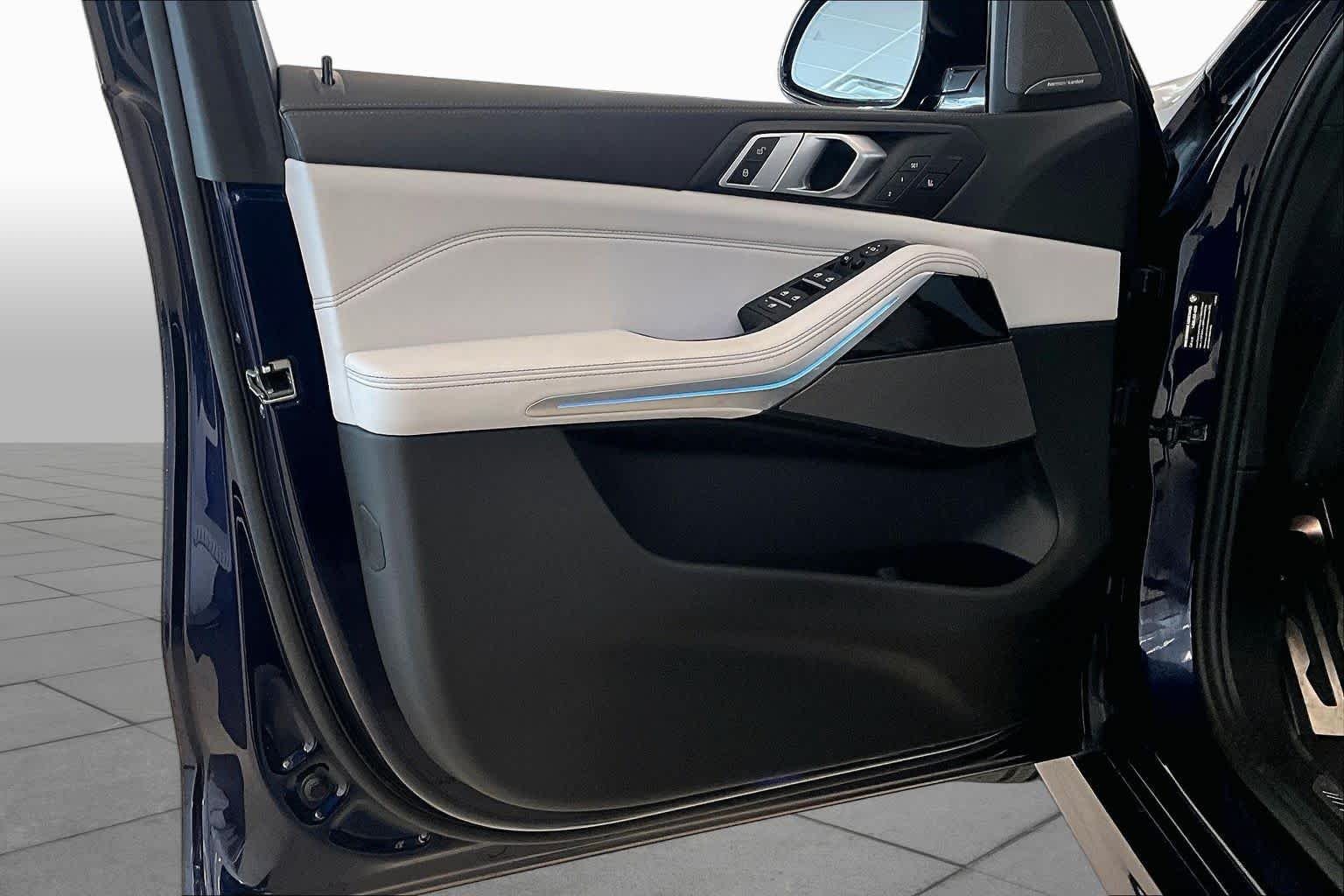 Used 2024 Tanzanite Blue II Metallic BMW sDrive40i image 20