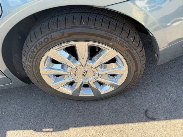 Used 2012 Steel Blue Metallic Lincoln  image 5
