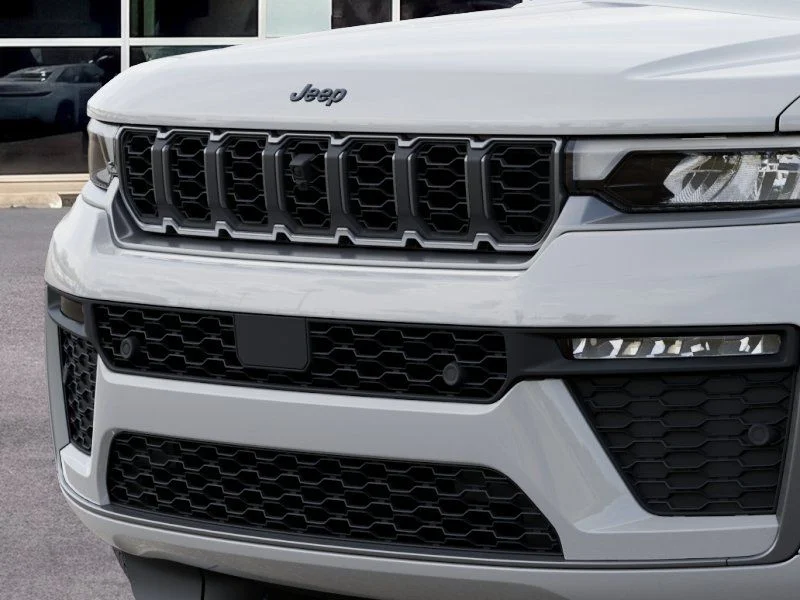 New 2026 Bright White Clear-Coat Exterior Paint Jeep Limited Reserve image 13