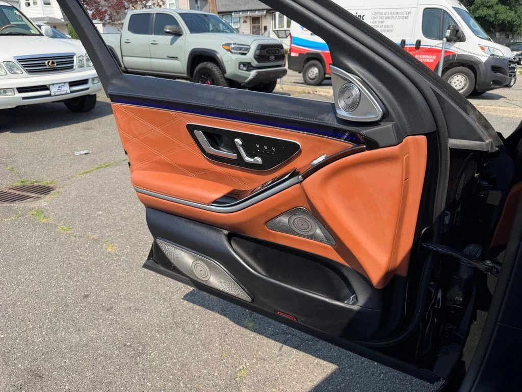 Used 2024 Black Mercedes-Benz Maybach S 580 image 24