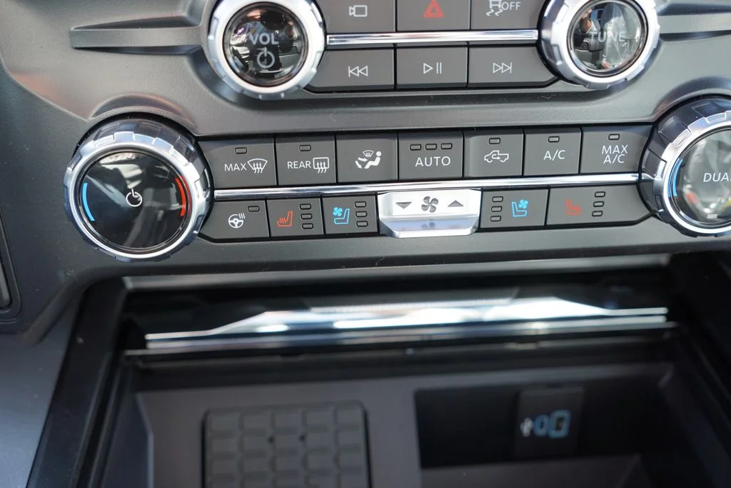 New 2026 Star White Metallic Tri-Coat Ford Lariat image 16