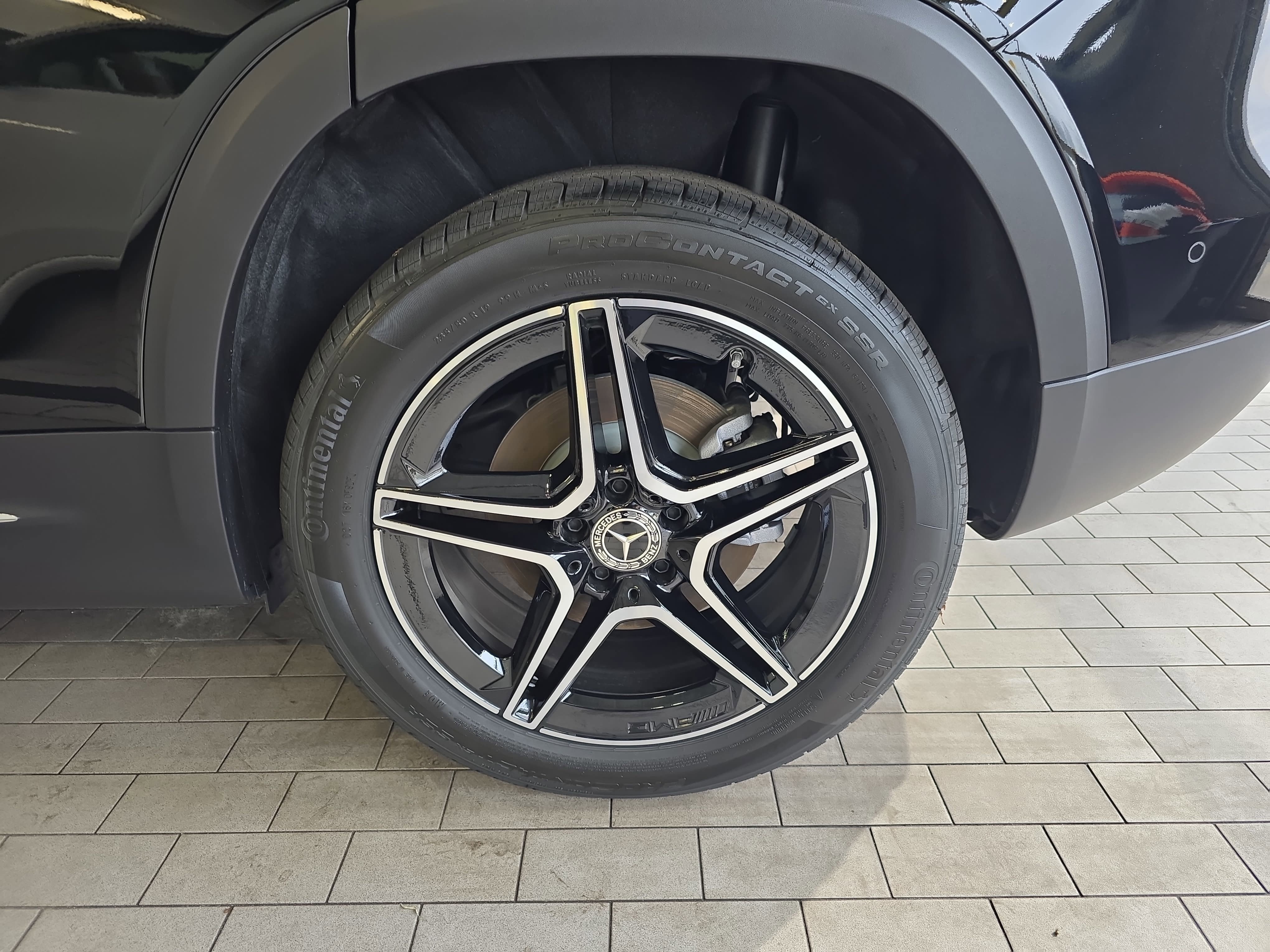 New 2026 Night Black Mercedes-Benz GLB250 image 34