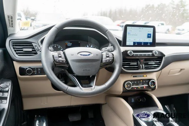 Used 2022 Blue Ford SE image 13