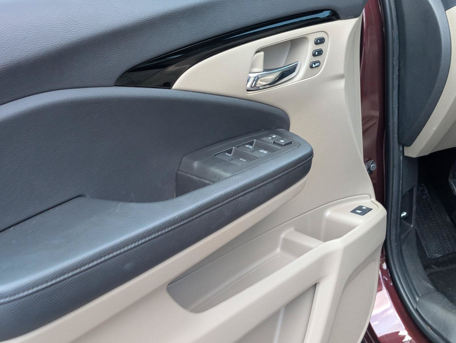 Used 2020 Burgundy Honda Touring 7-Passenger image 15