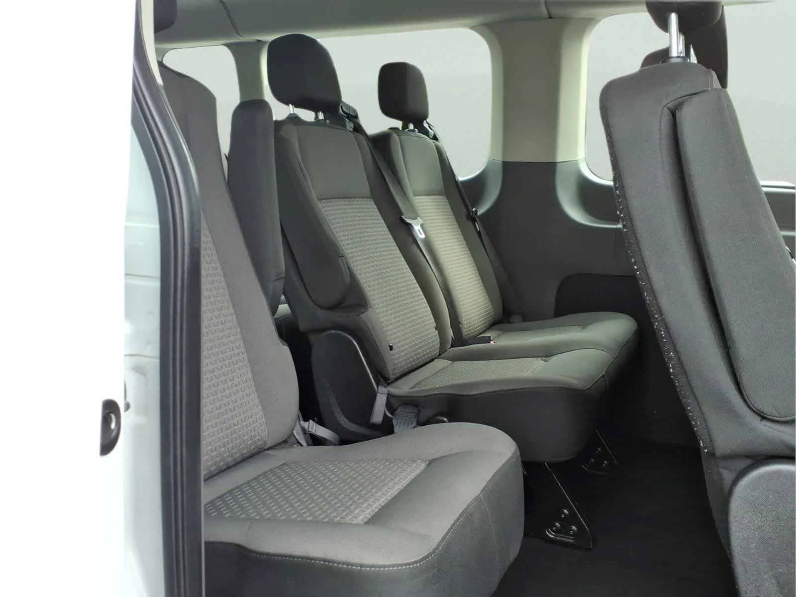 Used 2025 Oxford White Ford XLT image 29